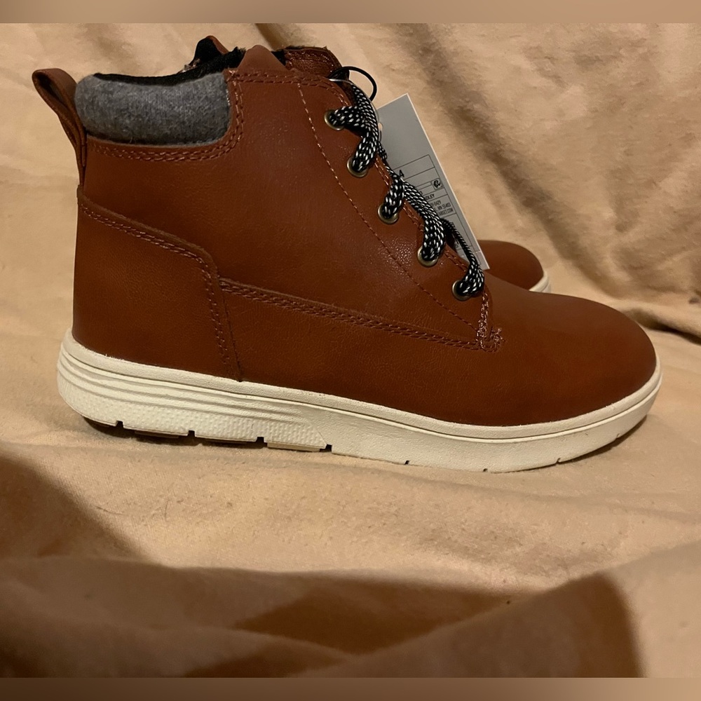 New with tags boys boots